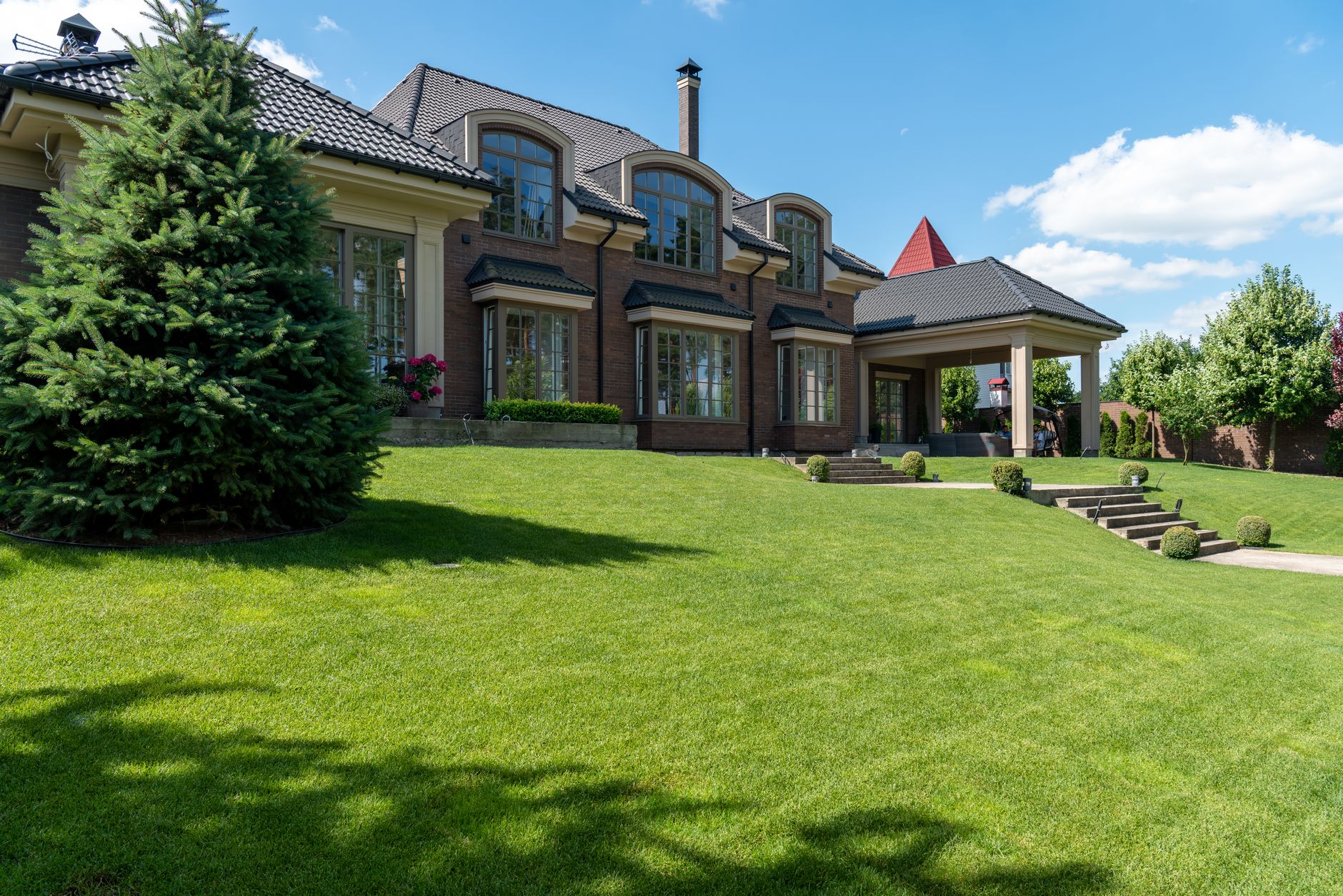 Elegant estate property in exclusive Canadian neighborhood